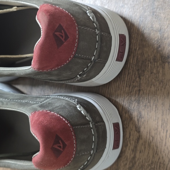 SPERRY Men's Gray and Red Sneakers Top Sider Gold Cup Sz 11 - Picture 3 of 5